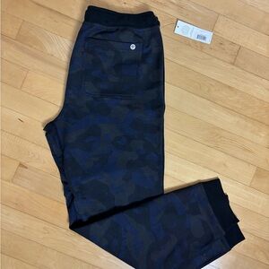 Manduka Men's Camouflage Jogger Pants - Black and Blue